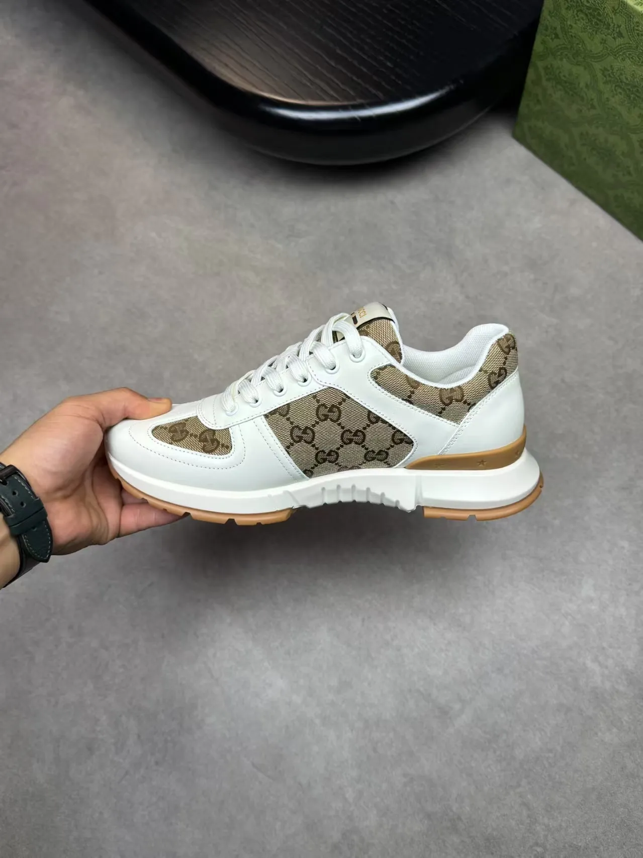 P460 new men's shoes GUCCI [Lightning] latest shoes are shipped. Original quality, fashionable, special materials, sheepskin lining, new packaging. The foot feels super comfortable and the workmanship is impeccable. Size: 38-45
